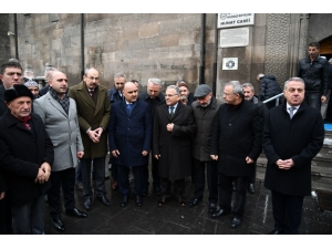 Şehitler Ve Depremzedeler İçin Hatim Duası Yapılarak Kurbanlar Kesildi