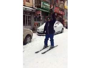 Karla Kaplı Yolda Kayak Keyfi