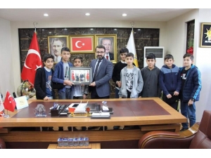 Çocuklardan Başkan Gür’e Ziyaret