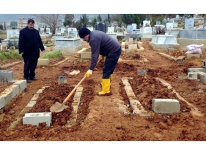 Birlikte Ölen Çift Yan Yana Defnedildi