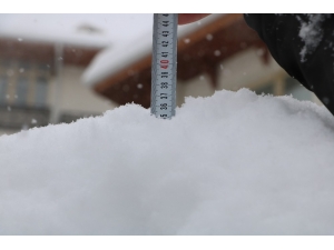 Sivas’ta Kent Merkezinde Kar Kalınlığı 35 Santimetreye Ulaştı