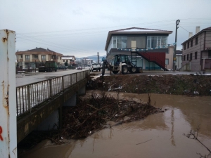 Dere İçinde Pislikler Temizlendi