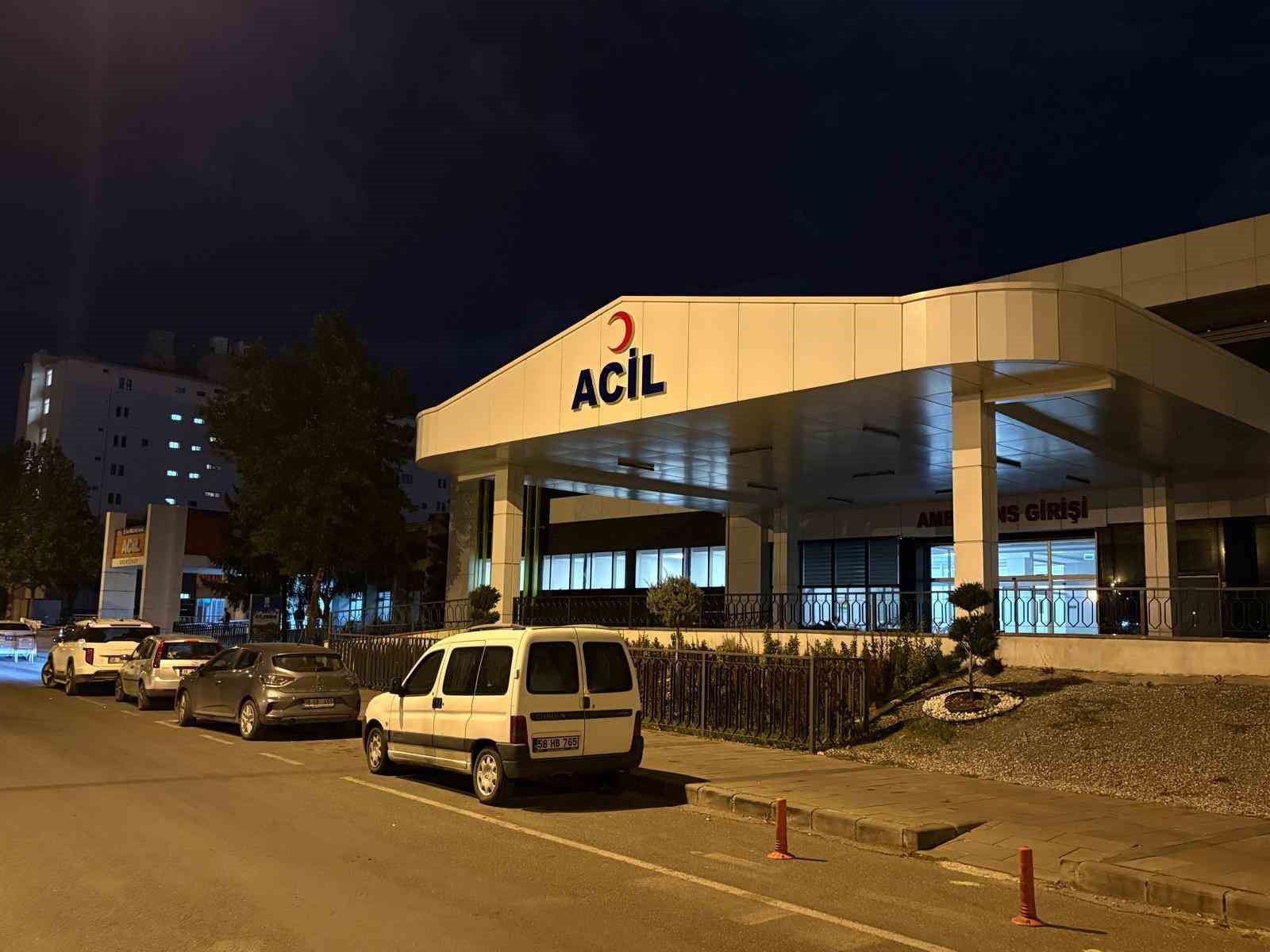 kayseri-de-babasinin-kucagindayken-basina-kaya-parcasi-dusen-bebek-hayatini-kaybetti