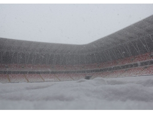 Kupa Maçının Oynanacağı Stadyumda 30 Cm Kar Var