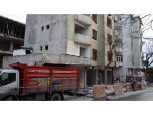 Avcılar’da Tehlikeli Yıkım