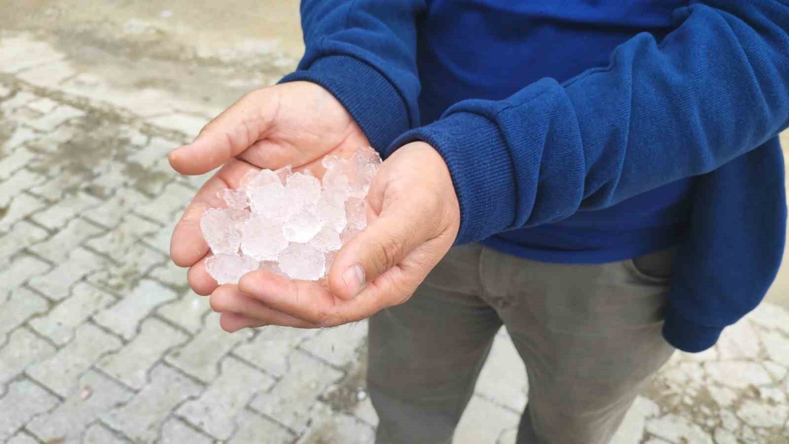 yozgat-ta-dolu-tarim-alanlarini-vurdu-koyluler-afet-bolgesi-ilani-istedi