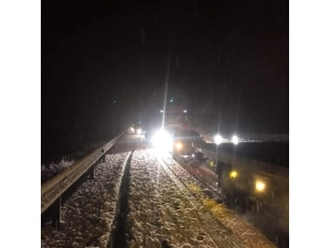 Afyonkarahisar-antalya Karayolu Yoğun Kar Yağışı Nedeniyle Ara Ara Kapandı