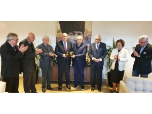 Başkan Pekmezci, Dalan’a Plaketini Takdim Etti