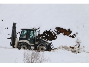 Erzincan’da Kar Ve Tipiden Kapanan Yollar Açılıyor