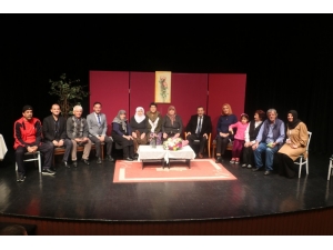 En Huzurlu Tiyatro Oyunu