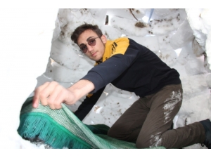 Liseli Umutcan Kardan Ev Yapıp, İçerisine Elektrik Hattı Çekti