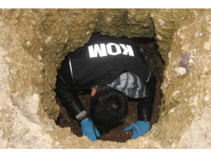 Definecilerin Kazdığı Tepeden Kral Tacı Figürlü Paralar Çıktı