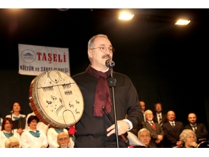 Kaymakam Emiroğlu, Şaman Davulu Çalıp Doğu Türkistan’a Selam Yolladı