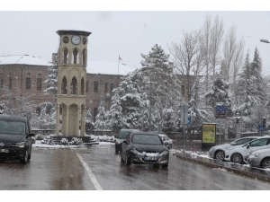 Aksaray’da Kar Yağışı Nedeniyle Eğitime 1 Gün Ara Verildi