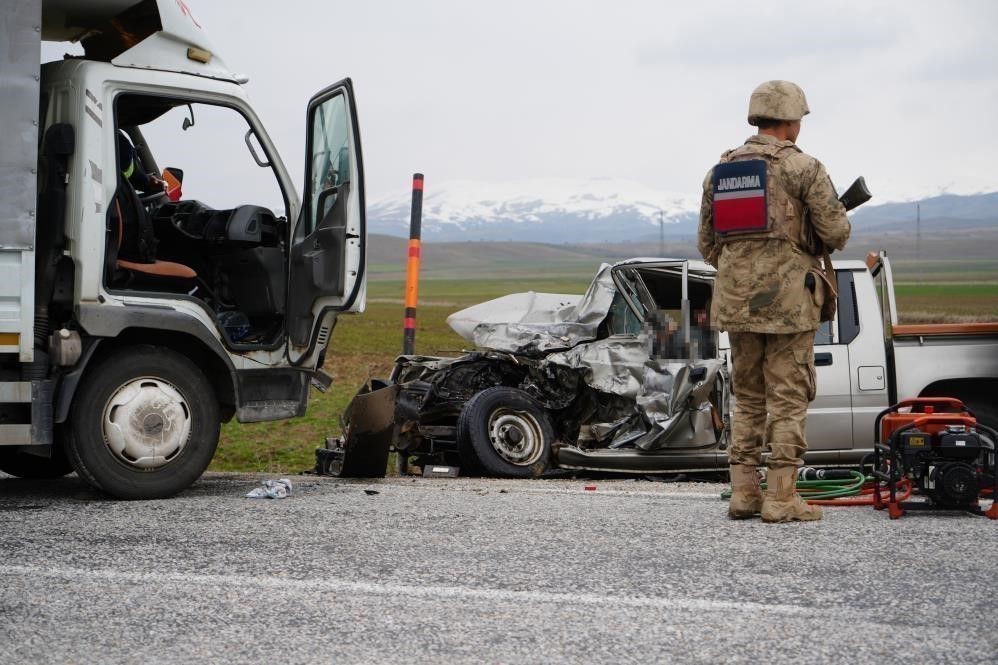 erzurum-da-jandarma-bolgesinde-bir-ayda-25-kisi-trafik-kazalarinda-yaralandi