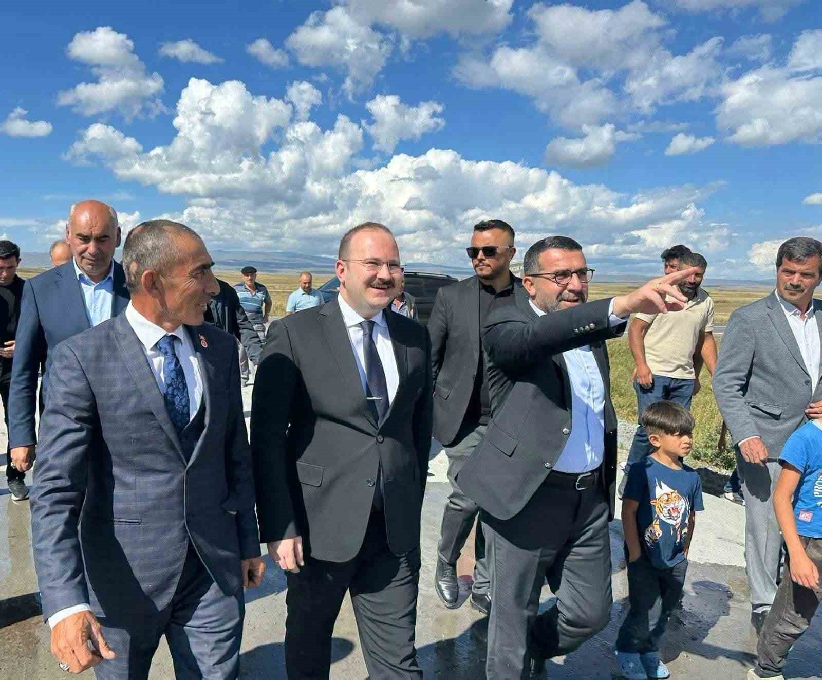 arpacay-da-koy-yollari-betonla-gucleniyor-kuyucuk-koyune-650-metrelik-beton-yol