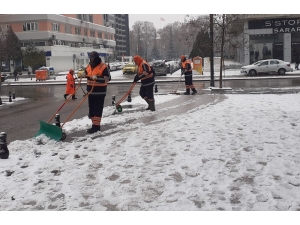Gaziantep’te Kar Zor Anlar Yaşatıyor