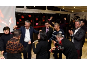 Engelsiz Kafe’de Sevgililer Günü Kutlaması