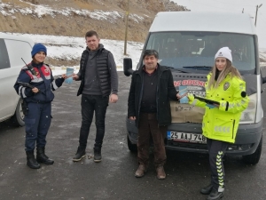 Köprüköy’de Jandarma Ve Polis Ortak Trafik Uygulaması Yaptı