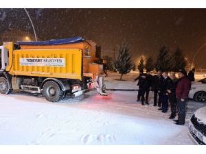 Yeşilyurt’ta Karla Mücadele Çalışmaları Sürüyor
