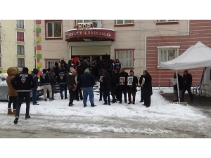Hdp Önündeki Ailelerin Evlat Nöbeti 164’üncü Gününde