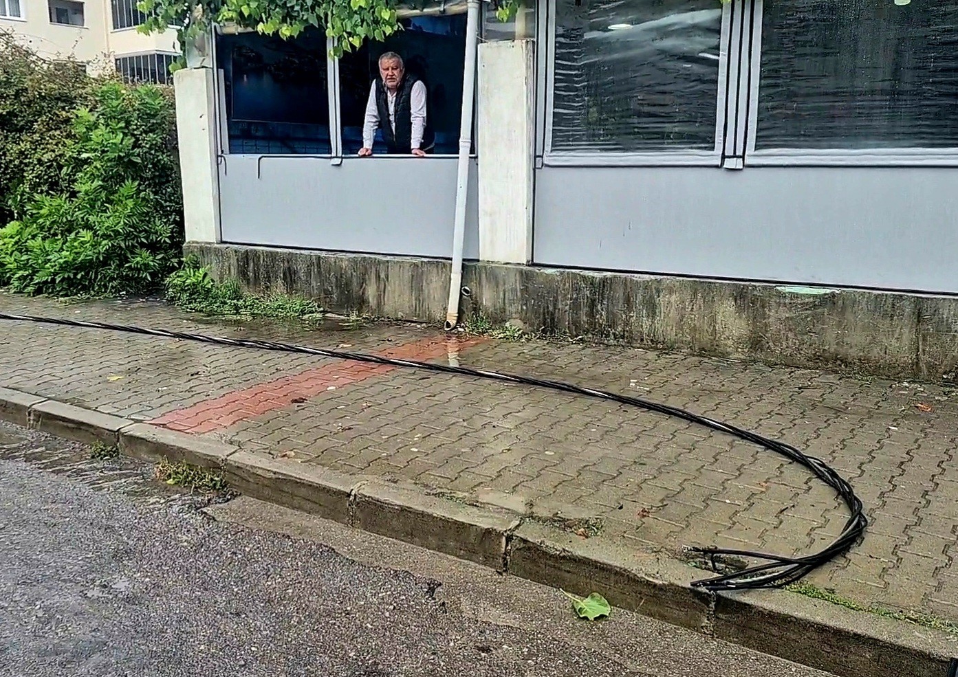 firtinada-kopan-elektrik-telleri-ekipleri-seferber-etti
