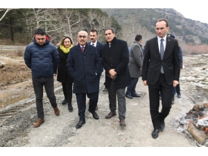 Vali Demirtaş Pozantı’daki Sel Bölgesinde