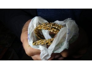 İnsanlık Dersi Gerçek, Bilezik Sahte