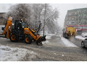 Melikgazi’de Karla Mücadele Devam Ediyor