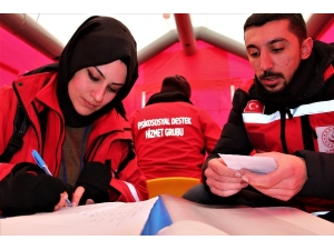 150 Kişilik Destek Ekibi Depremzedelerin Gönüllerine Dokunuyor