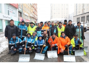 Başkan Çolakbayrakdar, Kar Temizleme Çalışmalarını İnceledi