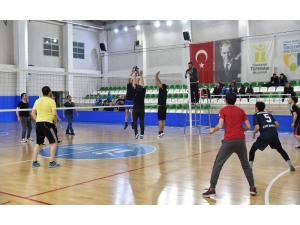 Tepebaşı Belediyesi’nin ’Müdürlükler Arası Voleybol Turnuvası’ Sona Erdi