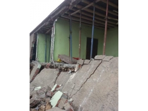 Deprem Sonrası Çatlaklıkların Oluştuğu Ev Yıkıldı