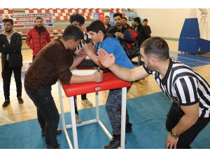 Ağrı’da Bilek Güreşi Müsabakaları Yapıldı