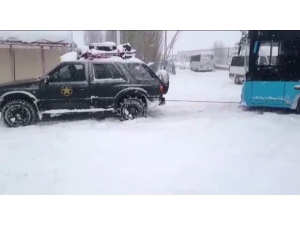 Yolda Kalan Araçların Yardımına Off-road Araçları Yetişti