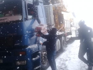 Büyükşehir, Yolda Kalanın Yanında