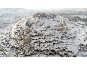 Nevşehir’de Kar Yağışı Sonrası Kartpostallık Görüntüler Oluştu