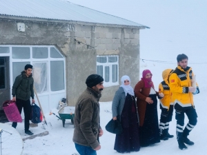 Hamile Kadına Ulaşmak İçin Savurma İle Yol Açtılar