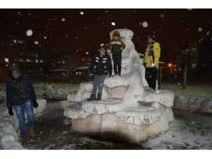 Öğrenciler Kar Yağışının Ve Tatilin Tadını Çıkardı