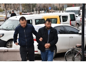 Darp Edip Bağladıkları Kişiye Silah Zoruyla Senet İmzalatıp Gasp Eden 3 Kişi Tutuklandı