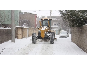 Mazıdağı’nda Yoğun Kar Ve Tipi Hayatı Olumsuz Etkiledi
