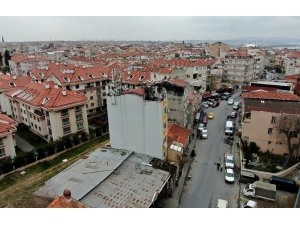 5 Katlı İlginç Bina, Görenleri Şaşırtıyor