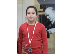 Sanko Öğrencisi Beren Kalyoncu Satrançta İl İkincisi Oldu