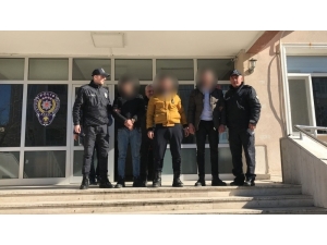 Ev Sahibi Misafirliğe Gidince Eve Girdiler