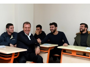 Başkan Seçer, Tarsus’ta Kurs Merkezi Öğrencileriyle Bir Araya Geldi