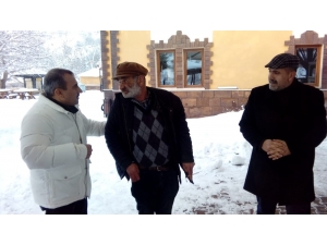 Vali Sonel, Kabanını "Hıdır Onbaşıya" Hediye Etti