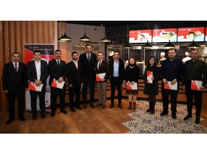 Kartepeli Öğretmenler Başarı Belgelerini Aldı