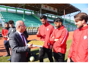 Başkan Kayda’dan, Futbolculara Tatlı Destek