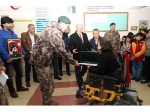 Özel Harekat Polisleri Şehit Soysal Okulunu Ziyaret Etti