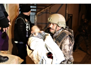 Narkotik Polisinden Şafak Operasyonu: 23 Gözaltı